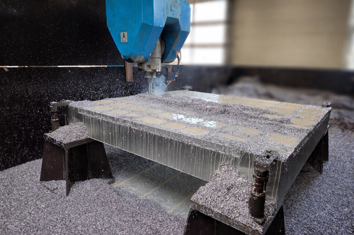 Ferigung einer Kraftmessplatte mit den Abmessungen 1500 mm x 1500 mm x 200 mm in Wabenstruktur